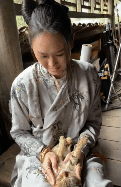 Ái nữ nhà quan trong "Thám tử Kiên": Nổi tiếng mê mèo, xây cả "villa" đầy đủ tiện nghi cho mèo- Ảnh 4.