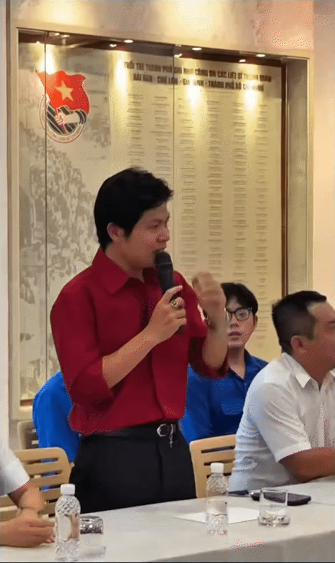 Người làm nên bản hit 3 tỷ views dịp 30/4 bật khóc nhận giấy khen đặc biệt, hứa quyên góp hết doanh thu nhạc số- Ảnh 3.