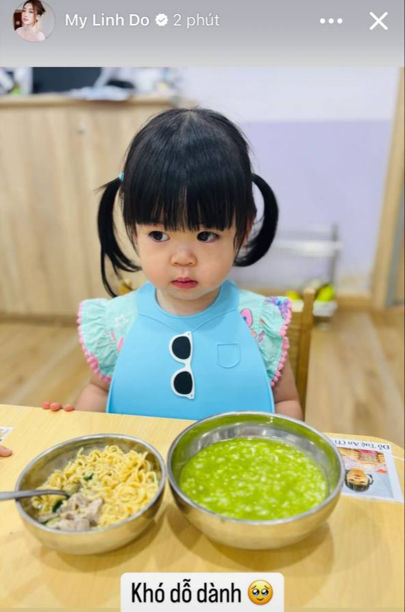 Đỗ Mỹ Linh cùng Chủ tịch Hà Nội FC hẹn hò sang chảnh ở nước ngoài, không quên ái nữ 