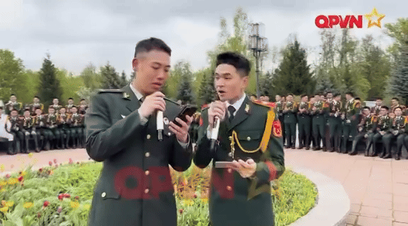Khi các quân nhân Việt Nam “thoát vai”: Đồng ca hit quốc dân của 1 Anh Trai, san phẳng sân khấu với màn dancesport cực nghệ- Ảnh 1. Khi các quân nhân Việt Nam “thoát vai”: Đồng ca hit quốc dân của 1 Anh Trai, san phẳng sân khấu với màn dancesport cực nghệ- Ảnh 1.
