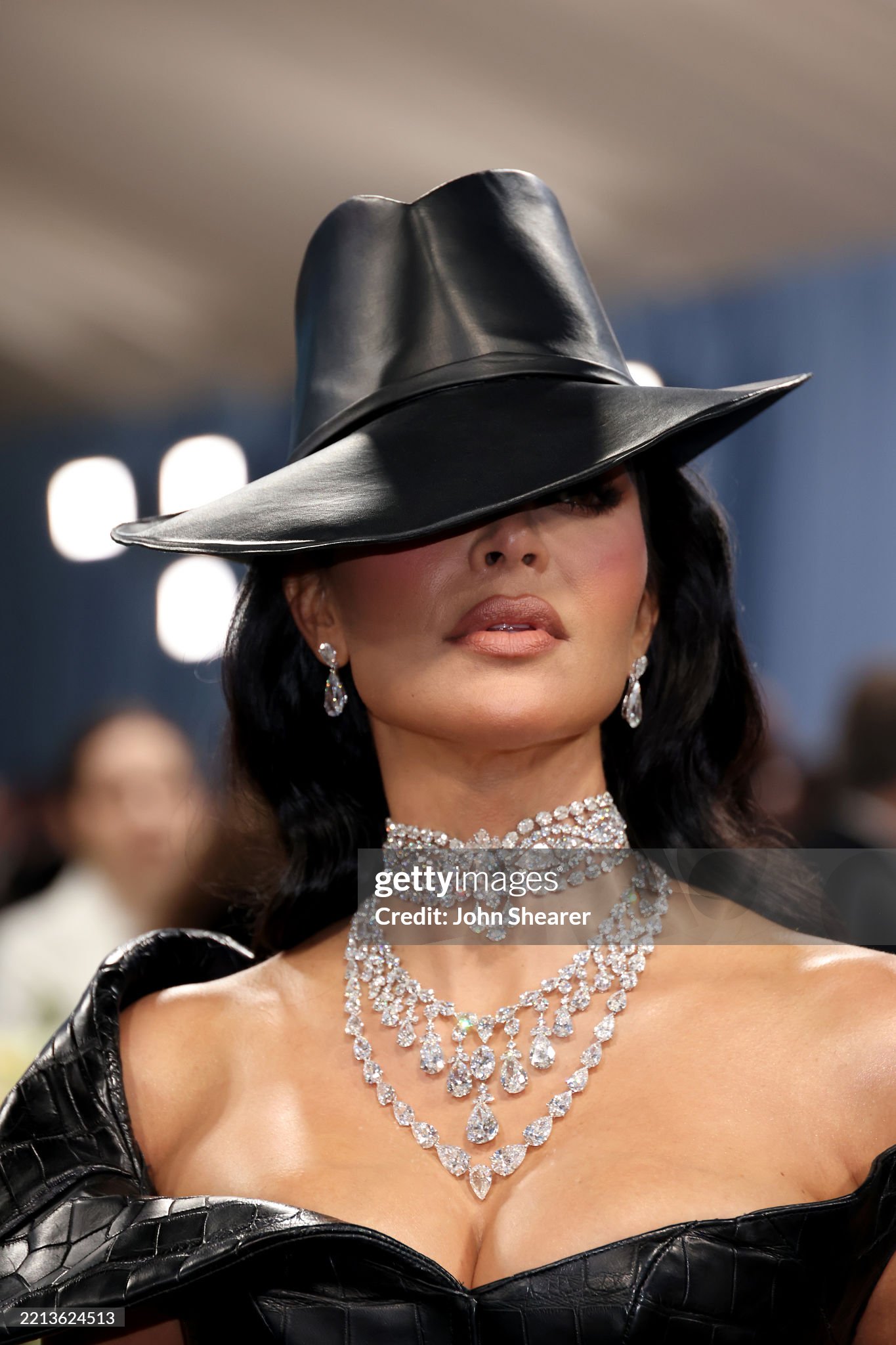 Da thật dàn sao Met Gala bị zoom không thể cận hơn: Kendall lộ khuyết điểm, BLACKPINK thua đại mỹ nhân U60- Ảnh 8.