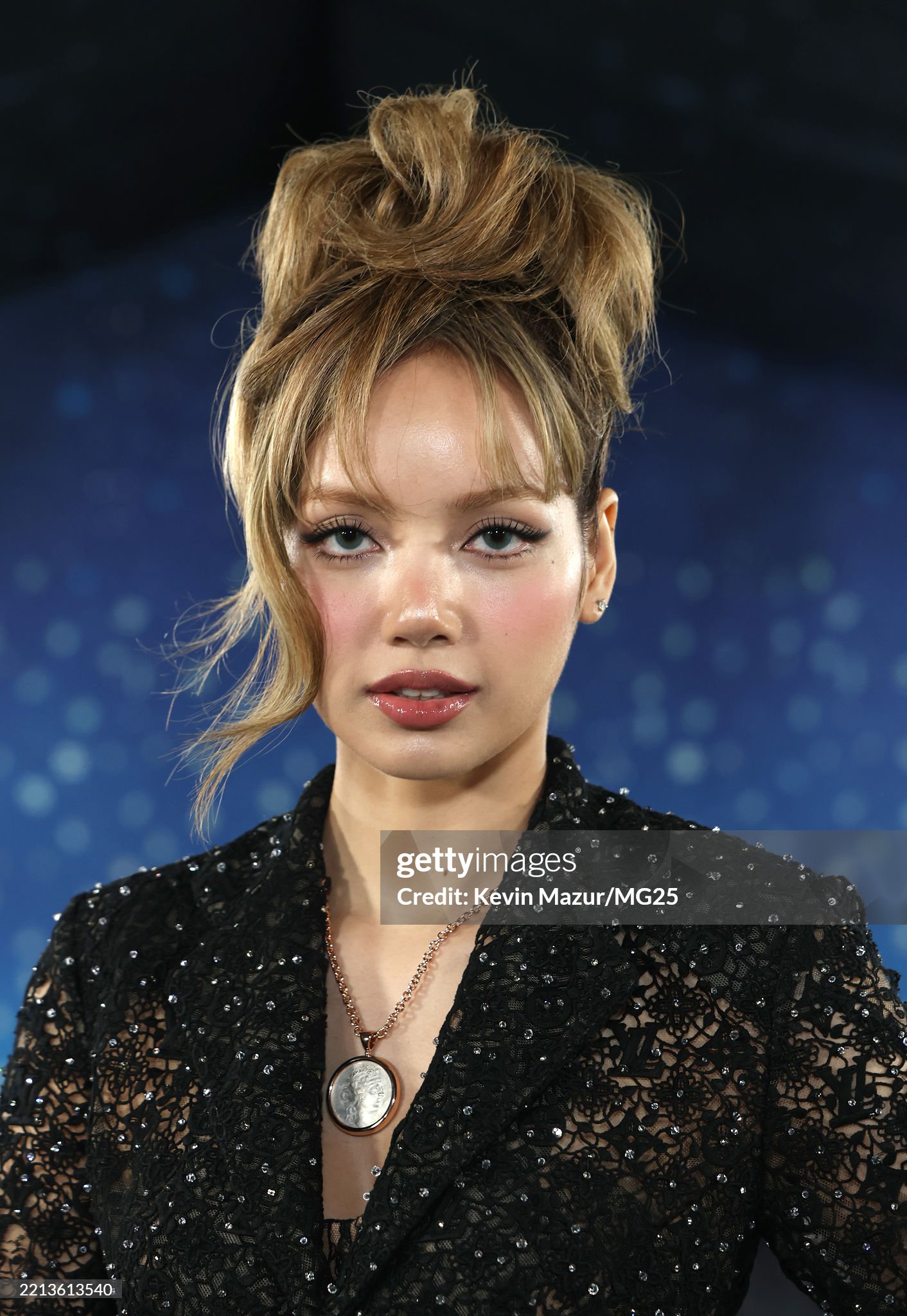 Da thật dàn sao Met Gala bị zoom không thể cận hơn: Kendall lộ khuyết điểm, BLACKPINK thua đại mỹ nhân U60- Ảnh 17.