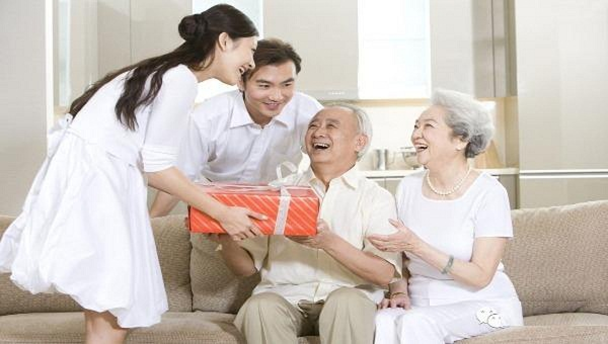 Không ở cùng mẹ, tôi đã làm một việc mà hàng xóm bảo là… 