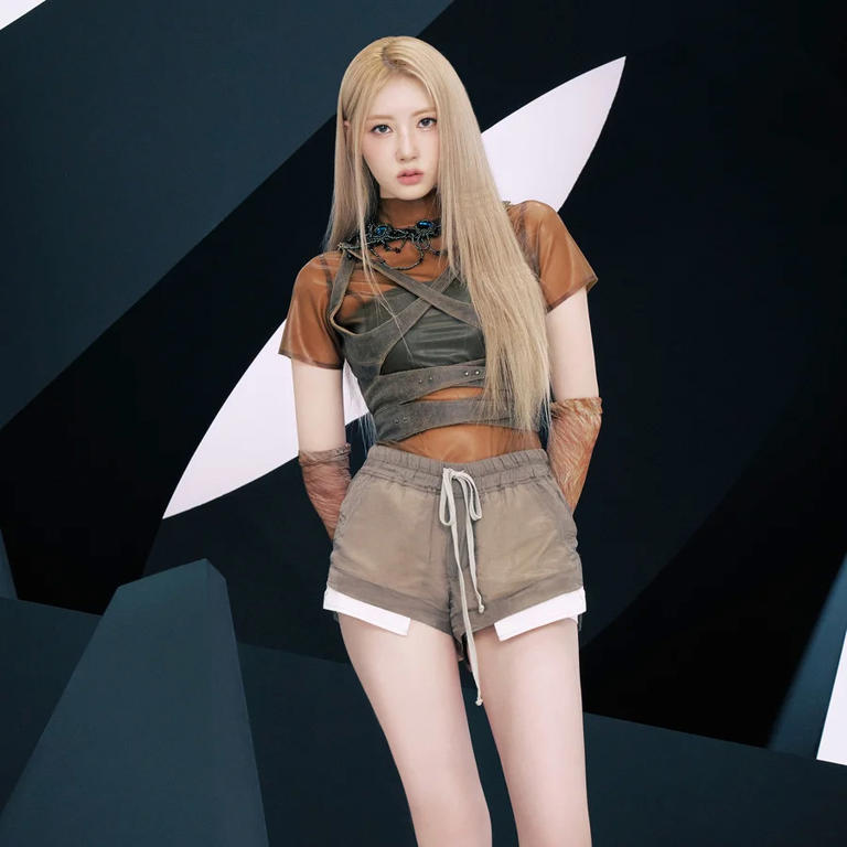 Trước thềm sang Việt Nam làm concert, "em gái BLACKPINK" thông báo 1 tin sốc- Ảnh 1.
