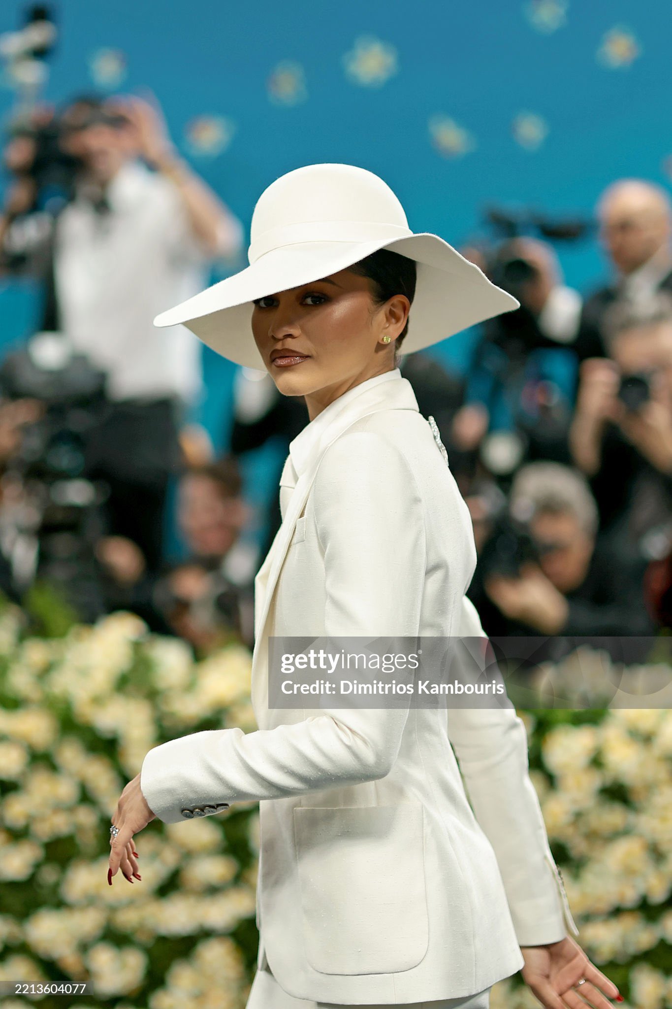 Da thật dàn sao Met Gala bị zoom không thể cận hơn: Kendall lộ khuyết điểm, BLACKPINK thua đại mỹ nhân U60- Ảnh 20.