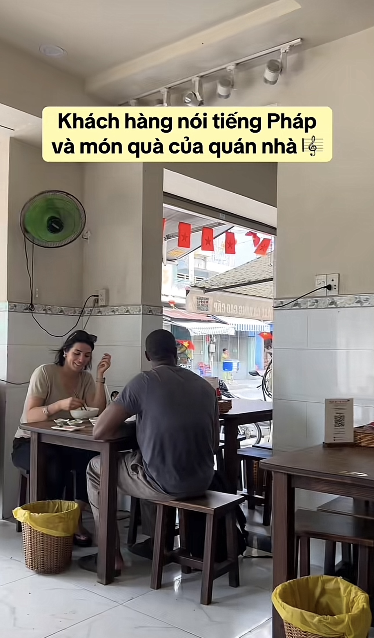 Làm một hành động với khách Tây, quán ăn ở TPHCM khiến dân tình thốt lên “không có ở bất kỳ nơi nào trên thế giới”- Ảnh 6.