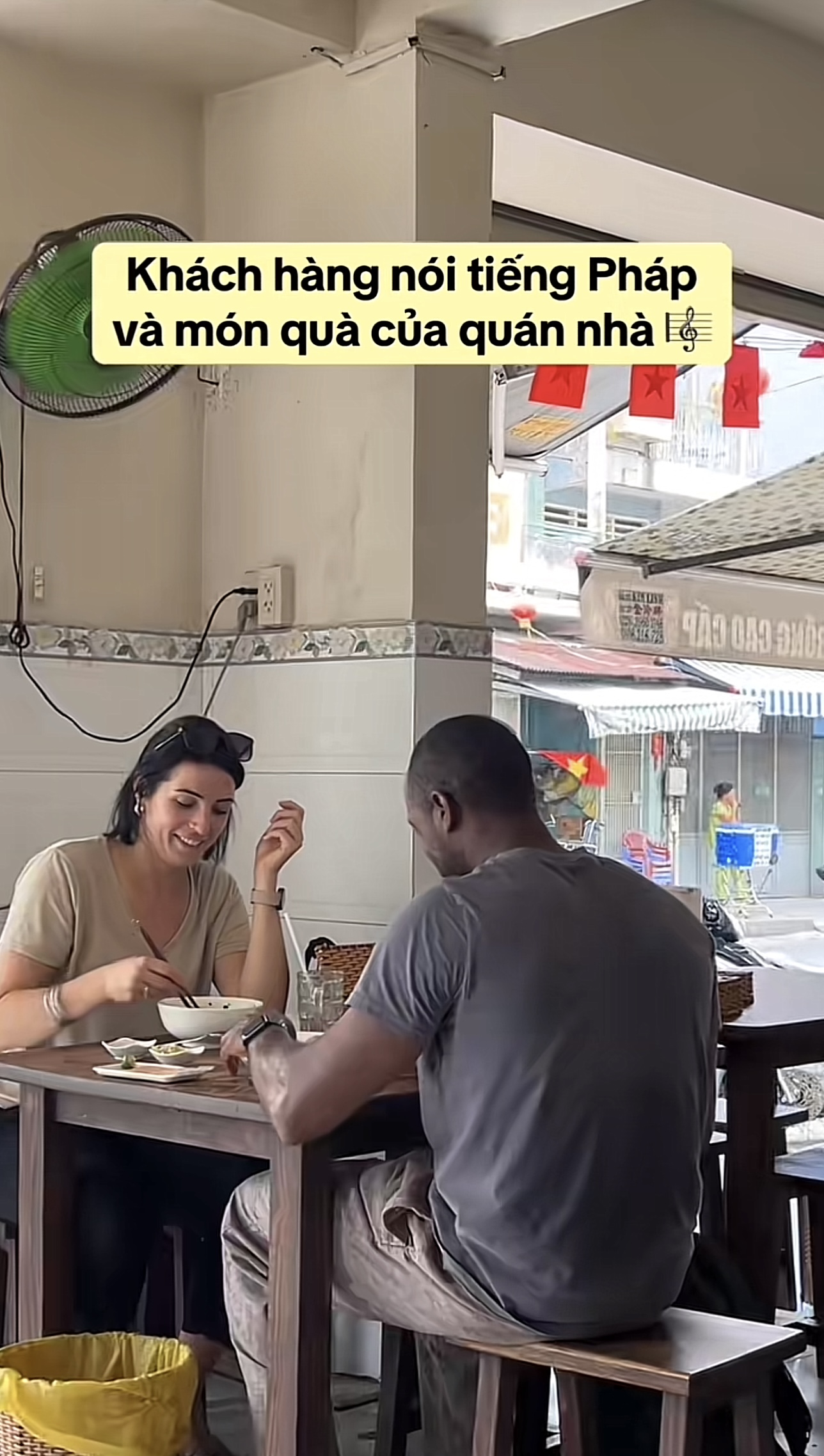 Làm một hành động với khách Tây, quán ăn ở TPHCM khiến dân tình thốt lên “không có ở bất kỳ nơi nào trên thế giới”- Ảnh 4.