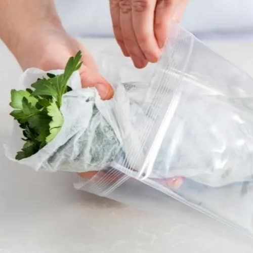 Chỉ một miếng khăn giấy - rau củ trong tủ lạnh vẫn “sống khỏe” cả tuần, không úa, không hỏng!- Ảnh 7.