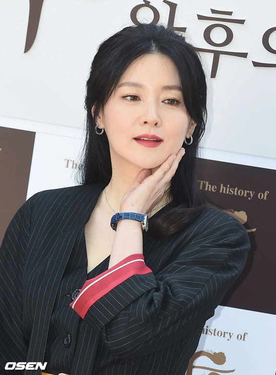 Lee Young Ae tuổi U60 tươi trẻ nhờ mỗi năm làm 1 việc để tăng sinh collagen, elastin- Ảnh 5.