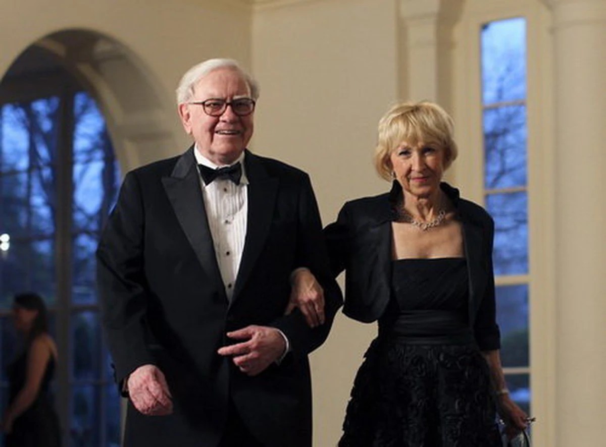 Bí quyết giữ hạnh phúc hôn nhân từ Warren Buffet: "Muốn lâu bền, hãy tìm người có kỳ vọng thấp!"- Ảnh 3.