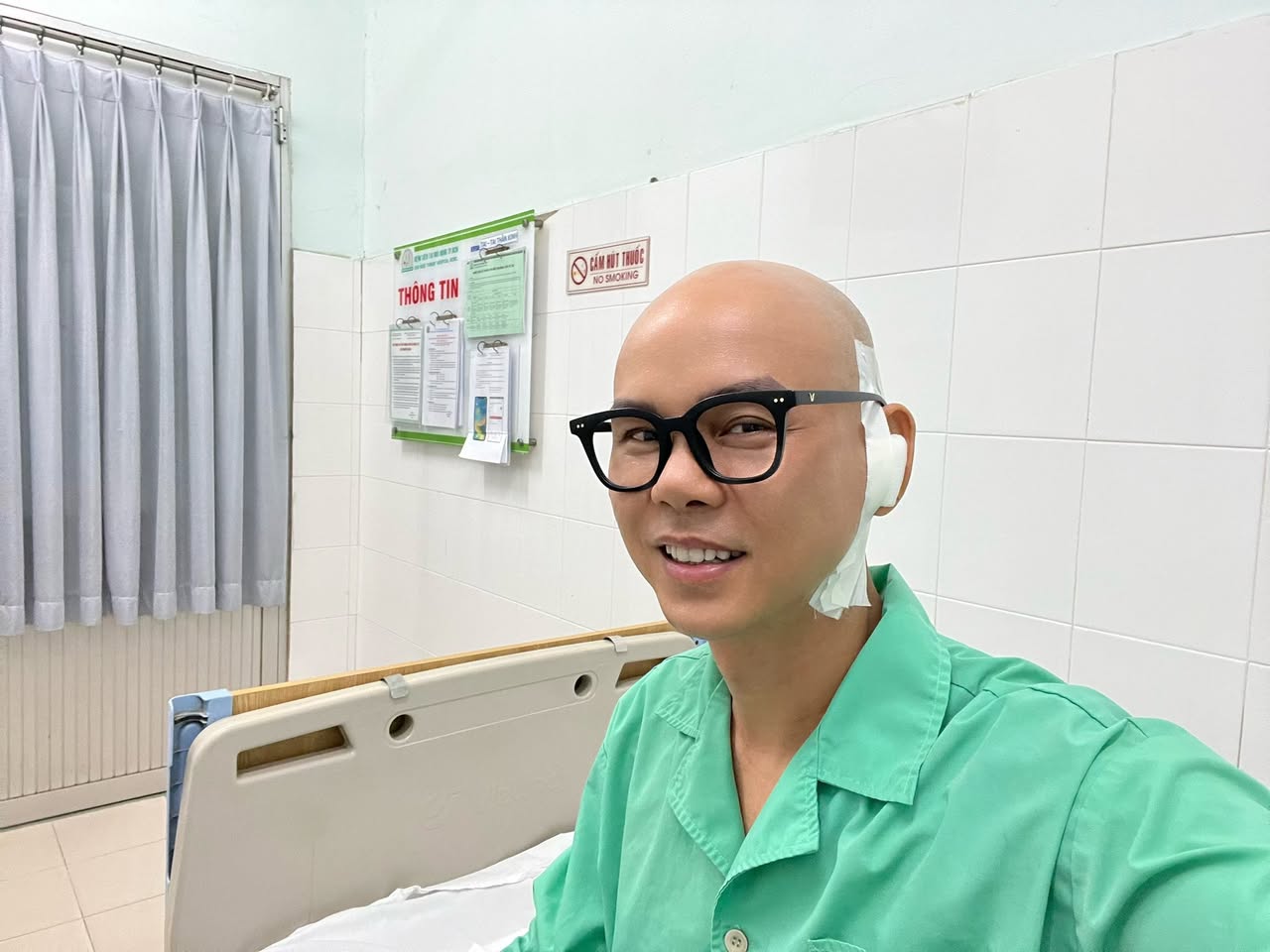 1 nam ca sĩ Vbiz bị thủng màng nhĩ, tình trạng hiện tại ra sao?- Ảnh 2. 1 nam ca sĩ Vbiz bị thủng màng nhĩ, tình trạng hiện tại ra sao?- Ảnh 2.