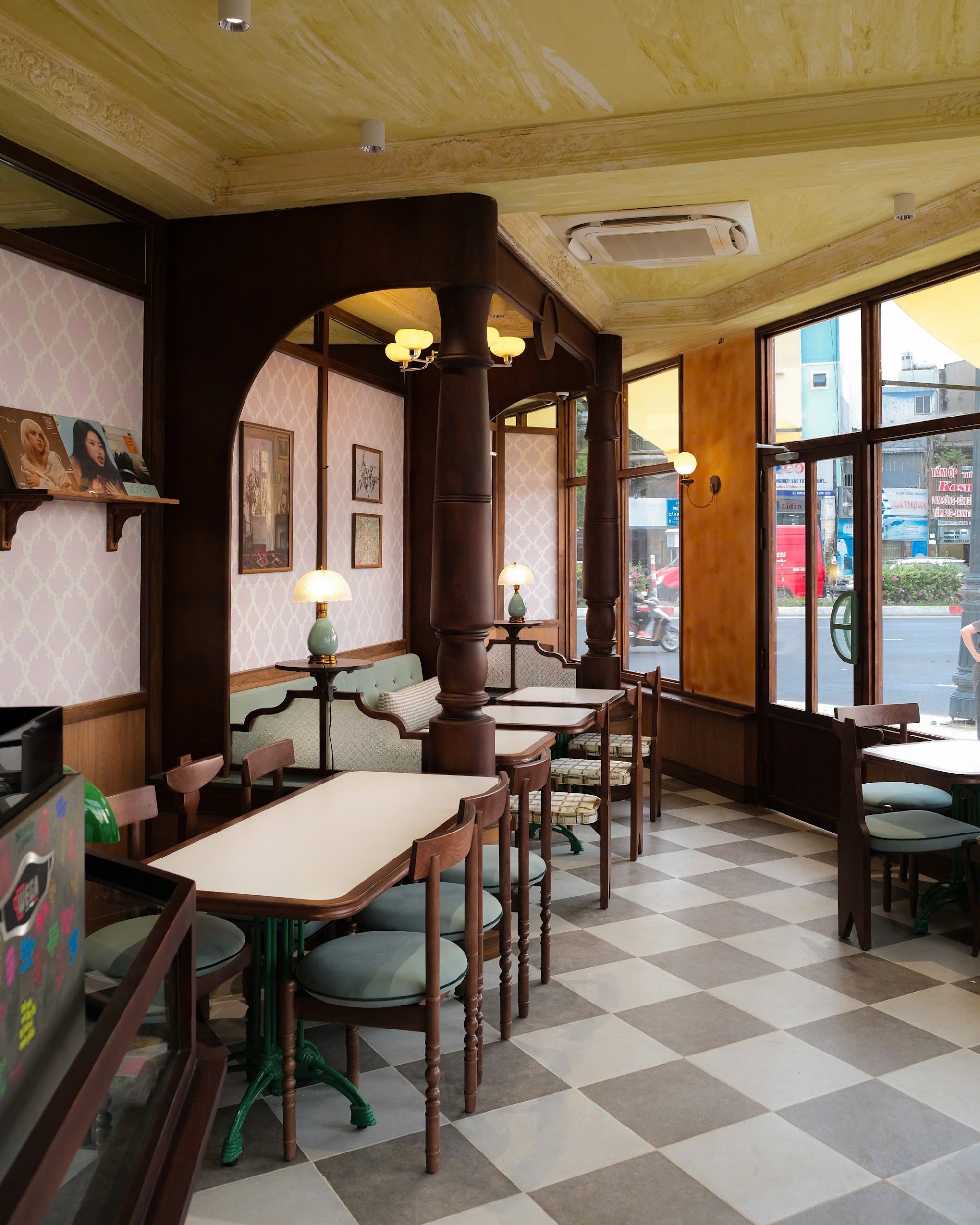 Đen Đ&aacute; Coffee T&acirc;n B&igrave;nh khai trương, g&acirc;y ấn tượng với kh&ocirc;ng gian ho&agrave;i cổ- Ảnh 1.