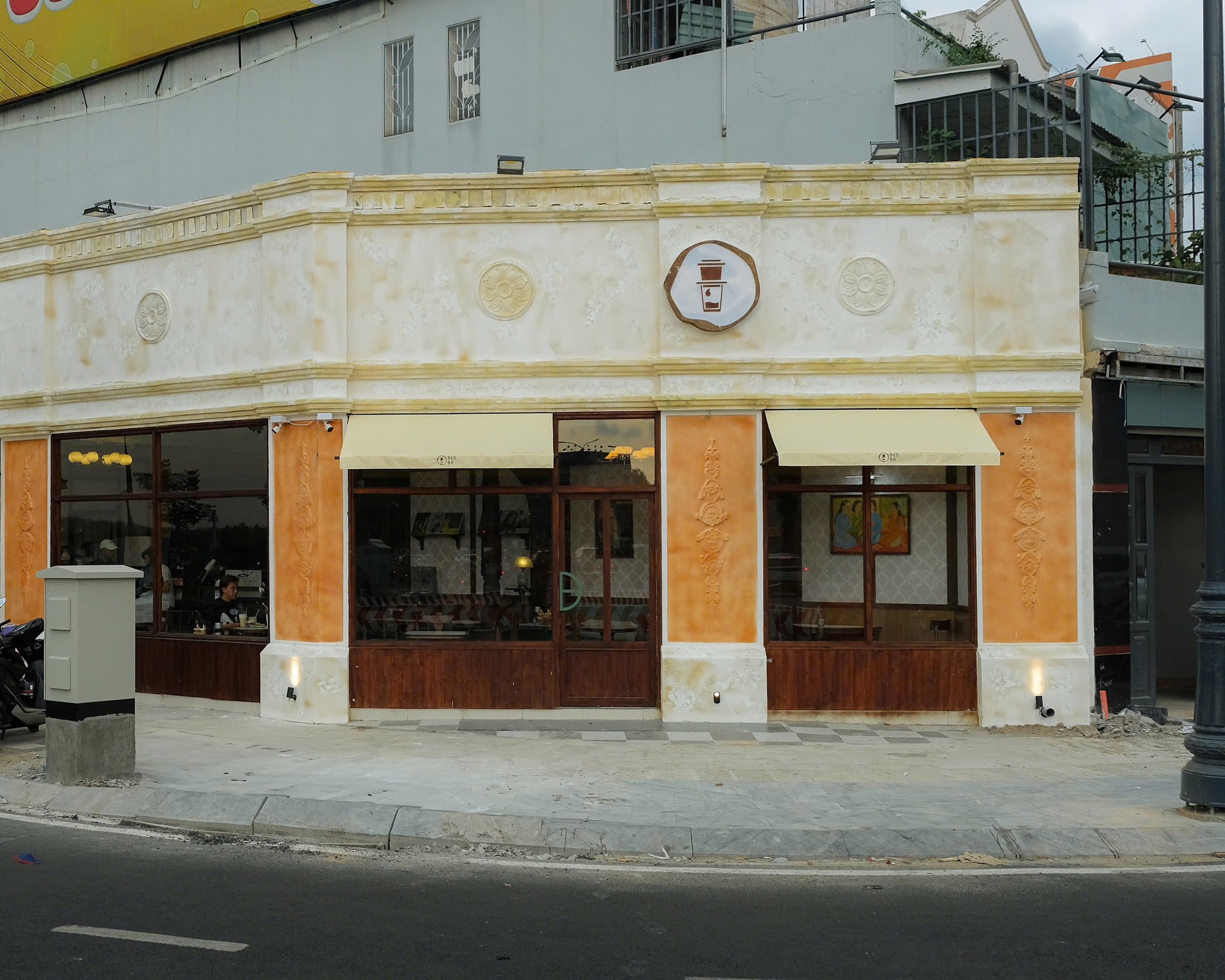 Đen Đ&aacute; Coffee T&acirc;n B&igrave;nh khai trương, g&acirc;y ấn tượng với kh&ocirc;ng gian ho&agrave;i cổ- Ảnh 2.