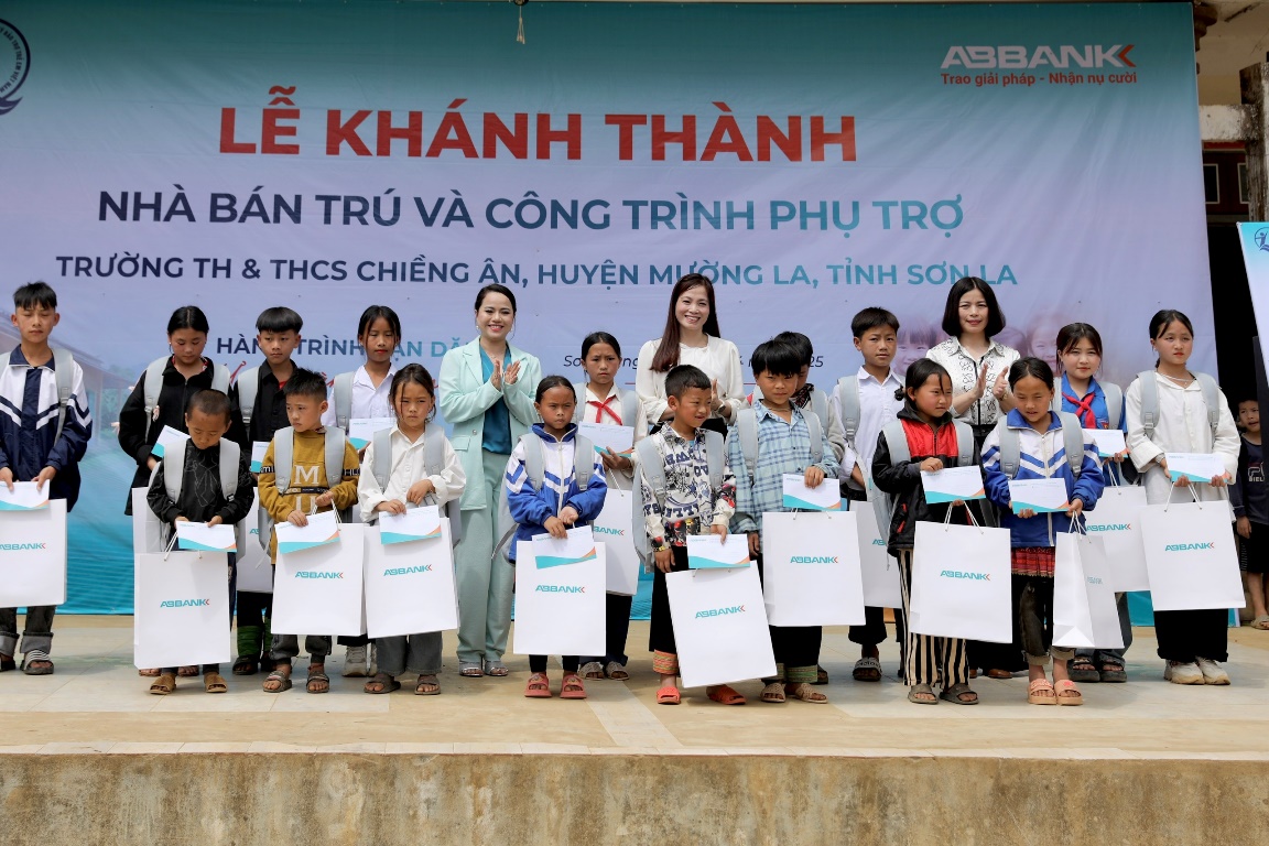 Sáng kiến cộng đồng của ABBANK giúp trẻ em vùng cao học tập phát triển toàn diện- Ảnh 4.