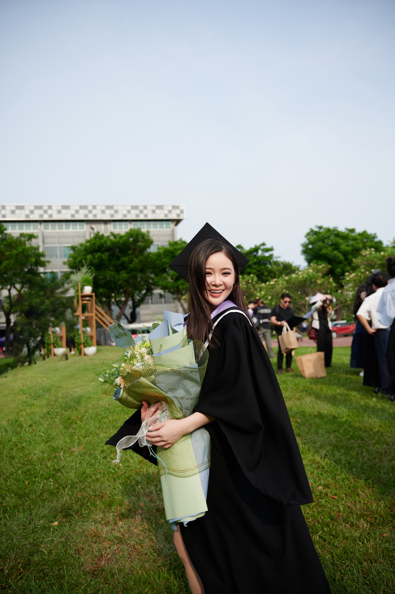 “Tiểu thư RMIT” rạng rỡ trong ngày tốt nghiệp- Ảnh 3.