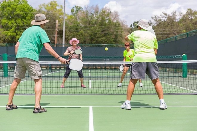 Người đàn ông ở TP.HCM đột tử khi đang chơi pickleball cùng nhóm bạn- Ảnh 1.
