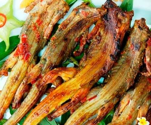 Khách Tây chấm điểm 10 cho đặc sản độc lạ của Việt Nam: Nhìn sợ hết hồn nhưng ăn thì ngon- Ảnh 6.
