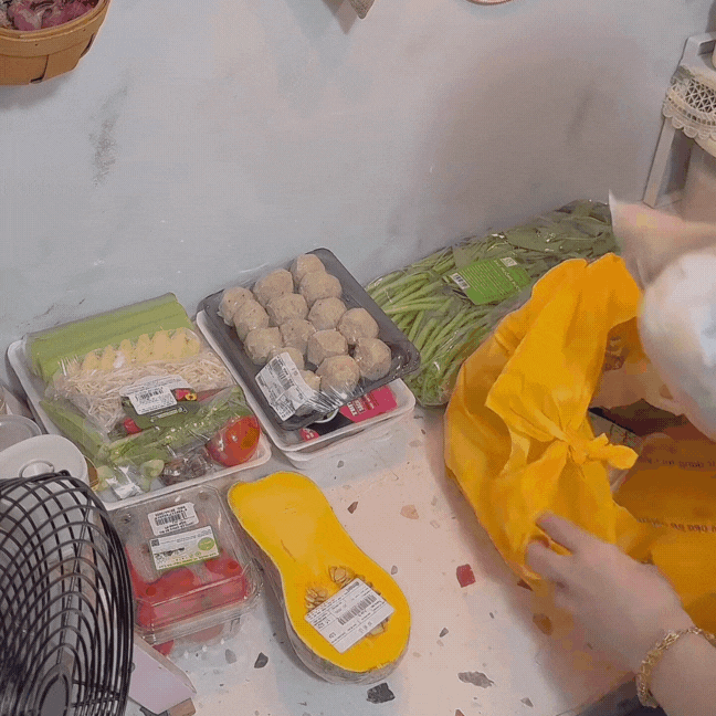 Chỉ một miếng khăn giấy - rau củ trong tủ lạnh vẫn “sống khỏe” cả tuần, không úa, không hỏng!- Ảnh 1.