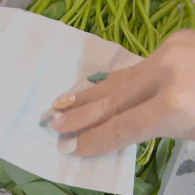 Chỉ một miếng khăn giấy - rau củ trong tủ lạnh vẫn “sống khỏe” cả tuần, không úa, không hỏng!- Ảnh 4.