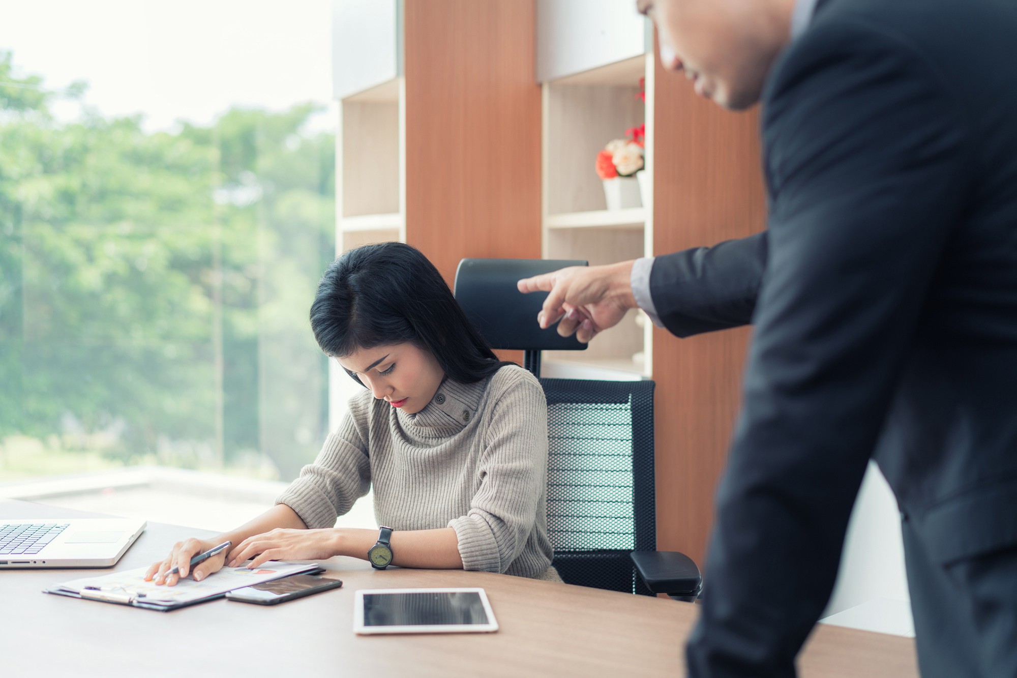 Không phải lười biếng hay thiếu năng lực, đây mới là 3 kiểu nhân viên dễ bị SA THẢI nhất, sự tồn tại của họ không khác gì “cái gai” trong mắt lãnh đạo- Ảnh 2.