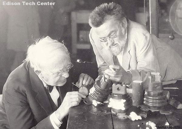 Sự thật đằng sau câu chuyện nhát búa 10.000 USD và một trí tuệ ngang tầm Einstein bị thế giới lãng quên- Ảnh 2. Sự thật đằng sau câu chuyện nhát búa 10.000 USD và một trí tuệ ngang tầm Einstein bị thế giới lãng quên- Ảnh 2.