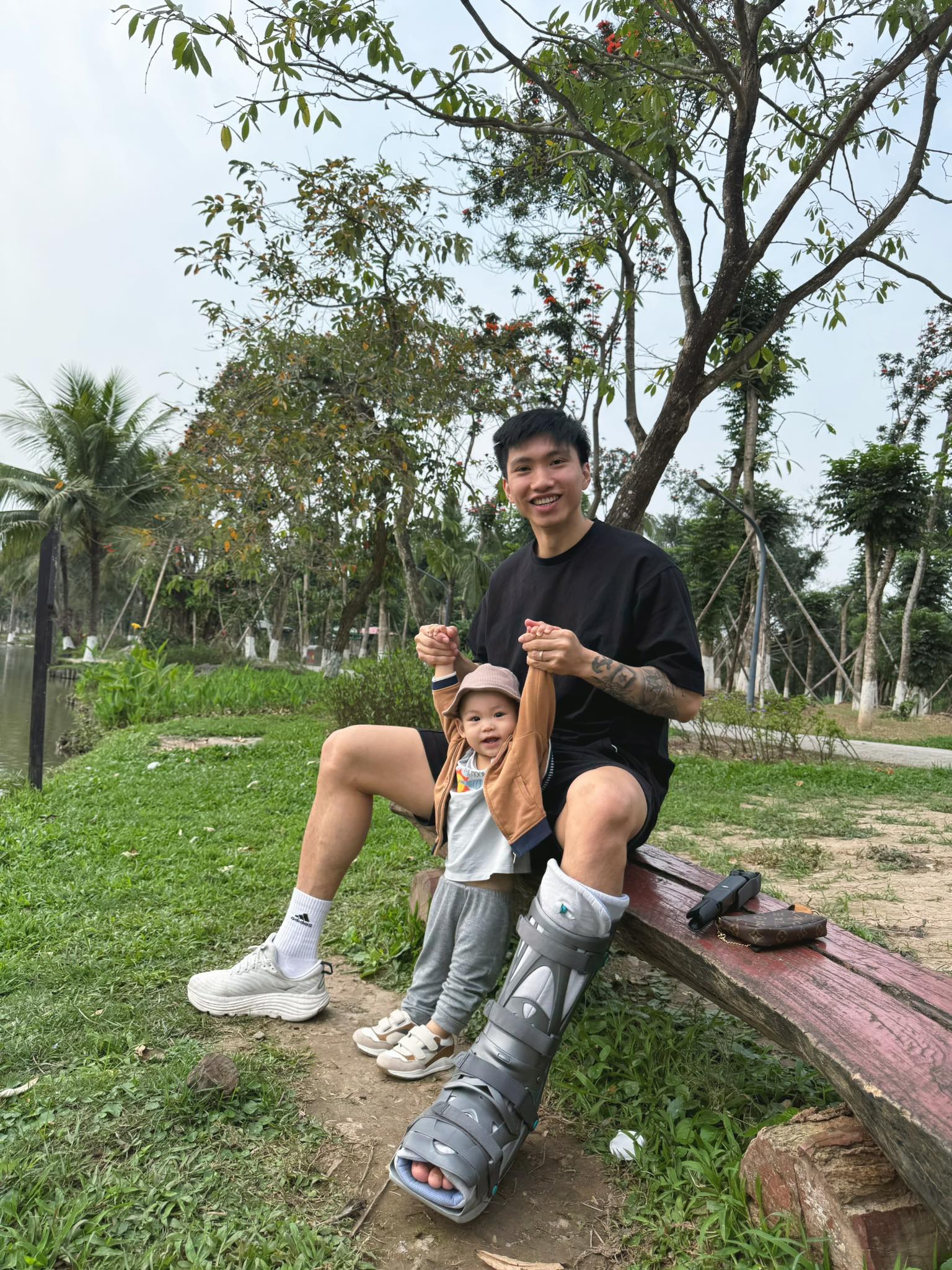 5 “thế lực nhí” làng bóng Việt: Con Quang Hải, Văn Hậu hút triệu views, nhóc tỳ nhà Công Phượng gây xôn xao cõi mạng- Ảnh 2.