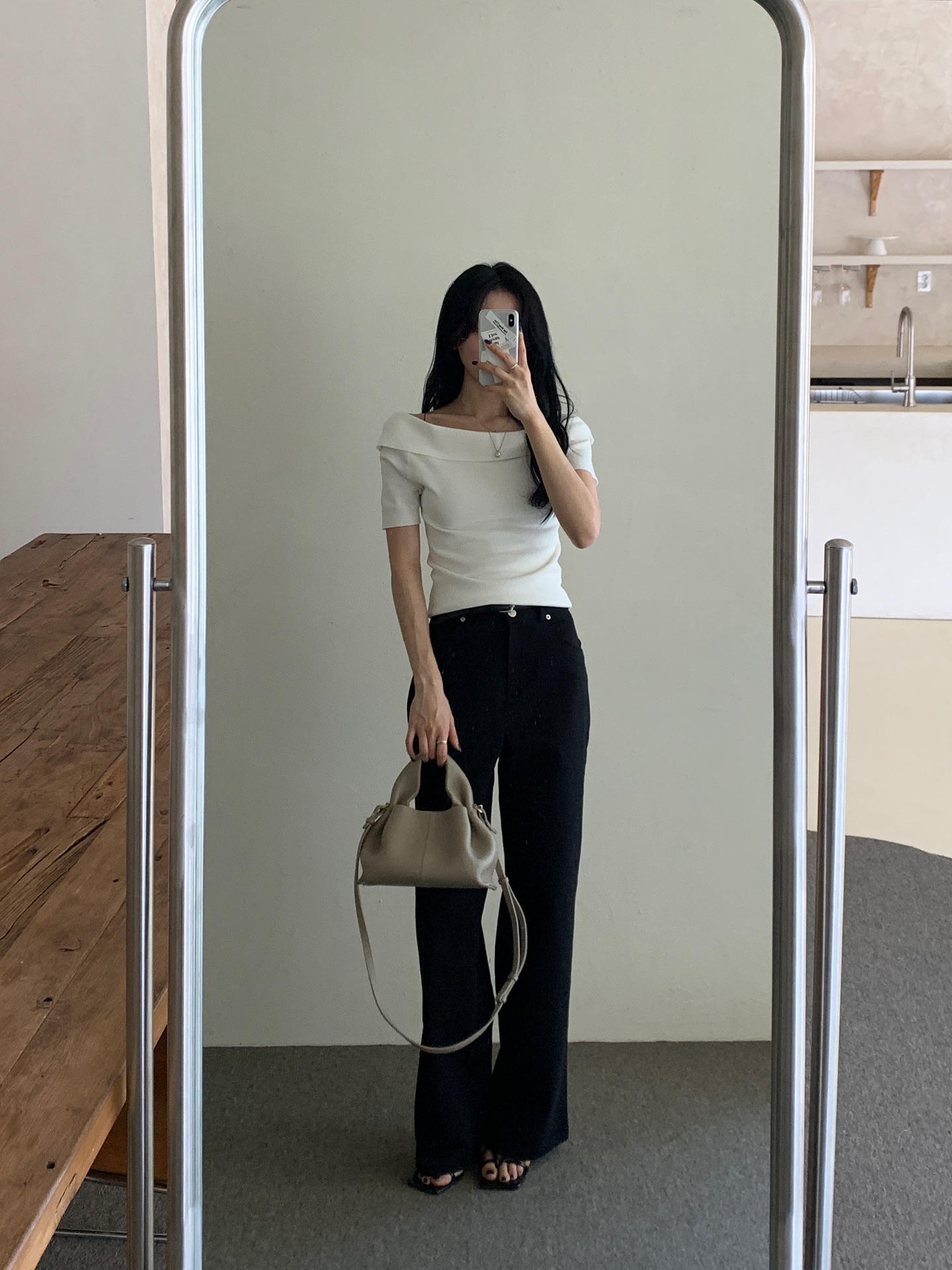 10 cách mặc quần đen sành điệu trong mọi hoàn cảnh, dành cho ai thích phong cách basic- Ảnh 1.