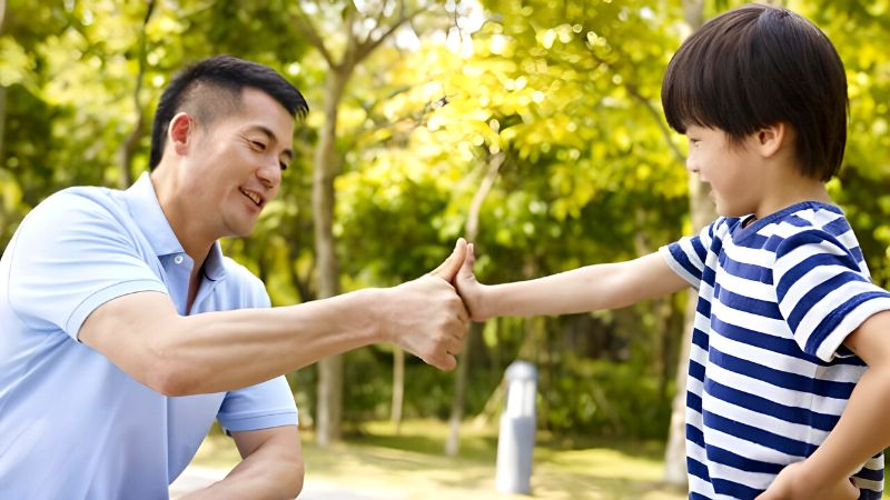 3 kiểu khen dễ khiến trẻ "sống ảo" suốt đời, cha mẹ hết sức lưu tâm- Ảnh 1.