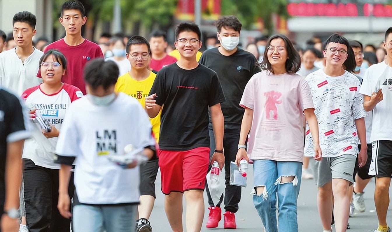 Thủ khoa đại học, Tiến sĩ danh giá kiếm hơn 40 tỷ đồng/năm TỰ VẪN vì bị đuổi việc - Câu chuyện đau lòng là bài học cảnh tỉnh nhiều cha mẹ!- Ảnh 3.
