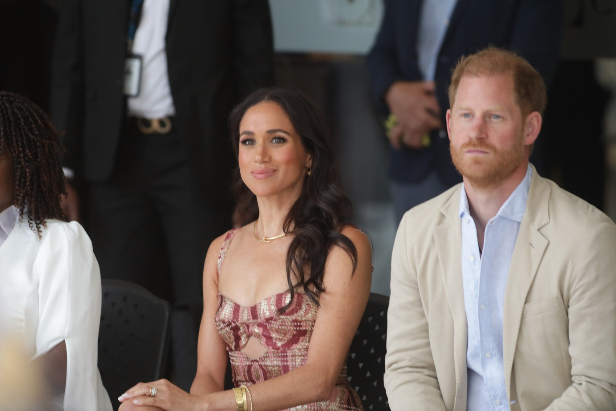 Căng đét: Vợ chồng con cả nhà Beckham thuê luật sư của Harry - Meghan, khơi mào cuộc chiến pháp lý nhắm vào bố mẹ?- Ảnh 2.