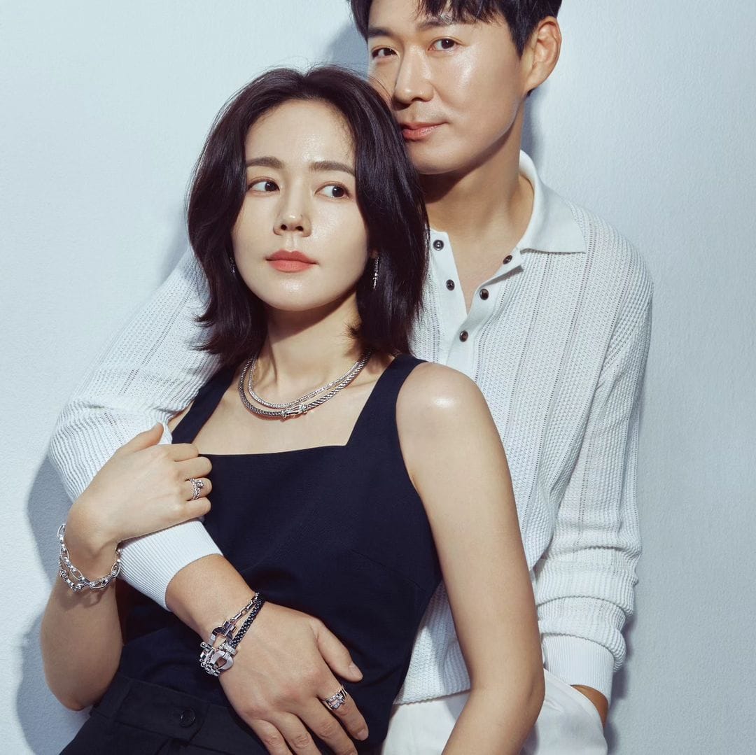Quốc bảo nhan sắc bị chồng cấm tiệt 1 việc, phải răm rắp nghe lời suốt 19 năm- Ảnh 2. Quốc bảo nhan sắc bị chồng cấm tiệt 1 việc, phải răm rắp nghe lời suốt 19 năm- Ảnh 2.