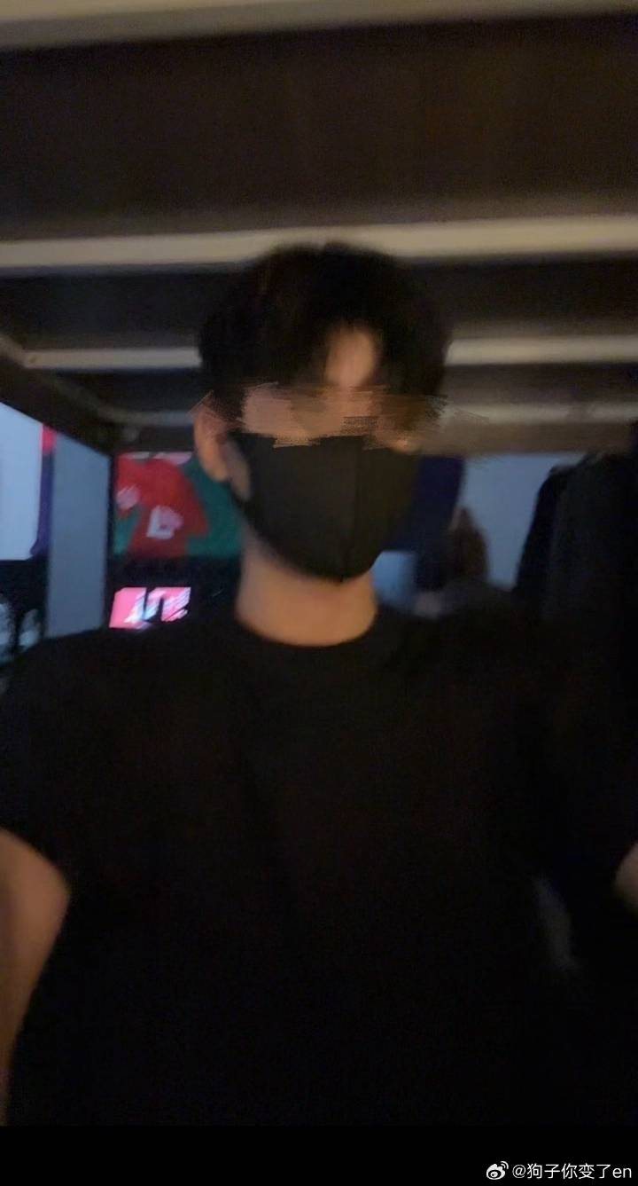 Chủ nhân bản hit làm cả châu Á thất tình bất ngờ lộ diện, visual thế nào mà khiến dân mạng “há hốc”- Ảnh 3.