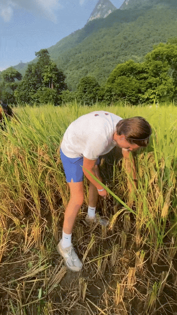 Khách Tây không ngại khó, không ngại bẩn, thích thú với trải nghiệm nhiều người Việt cũng không biết làm- Ảnh 3.