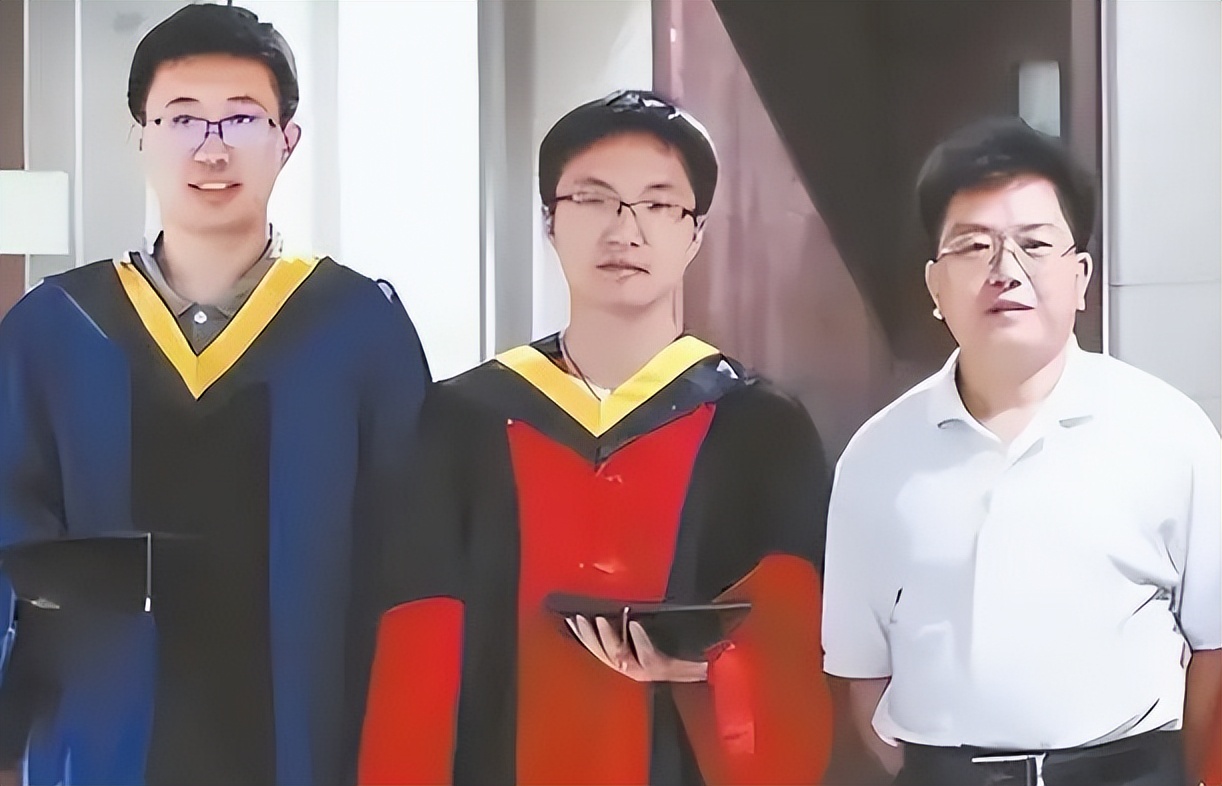Thủ khoa đại học, Tiến sĩ danh giá kiếm hơn 40 tỷ đồng/năm TỰ VẪN vì bị đuổi việc - Câu chuyện đau lòng là bài học cảnh tỉnh nhiều cha mẹ!- Ảnh 2.