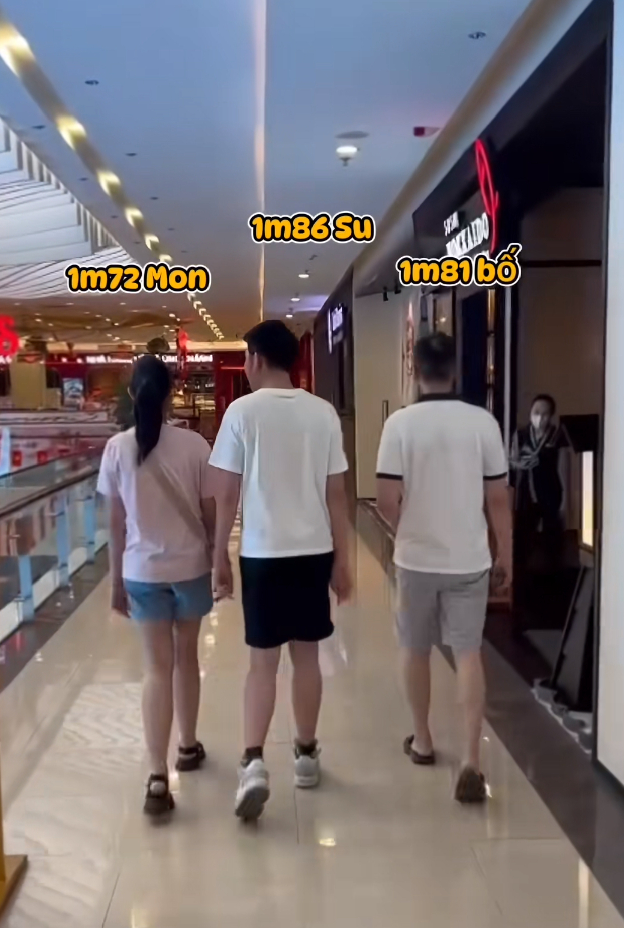Thiếu gia con Hoa hậu Việt đang hot rần rần: 15 tuổi đã cao gần 1m9, visual như 