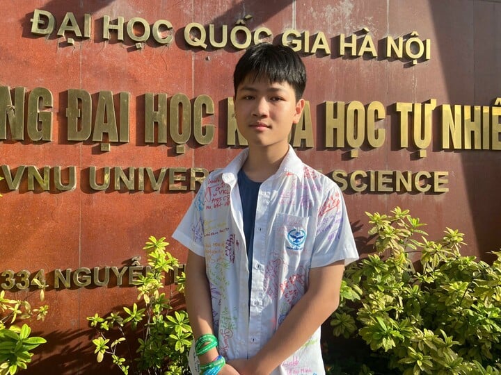3.000 thí sinh tranh suất vào lớp 10 trường chuyên hot nhất nhì Hà Nội- Ảnh 3.