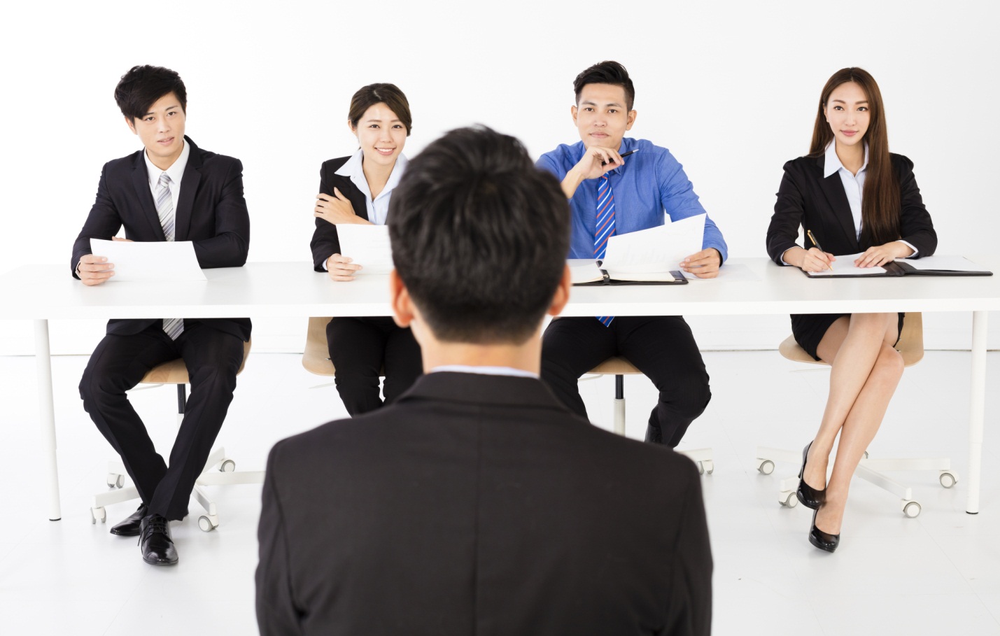 Nhà tuyển dụng hỏi: “Làm sao đưa 100 con cừu qua sông trong 3 lần với số cừu bằng nhau?”, người EQ cao trả lời khôn ngoan, ghi điểm tuyệt đối!- Ảnh 1.