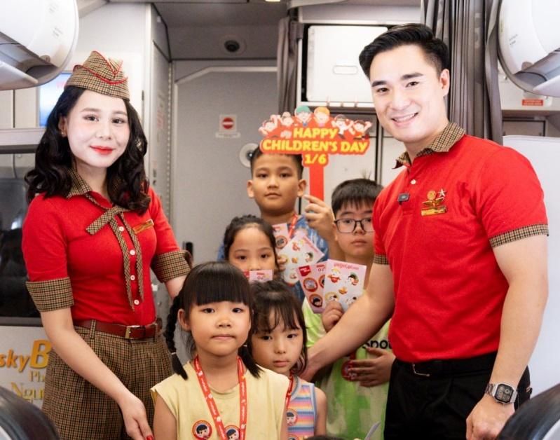 Trải nghiệm đặc biệt Vietjet dành tặng các thiên thần nhỏ dịp Quốc tế thiếu nhi 1/6- Ảnh 1.