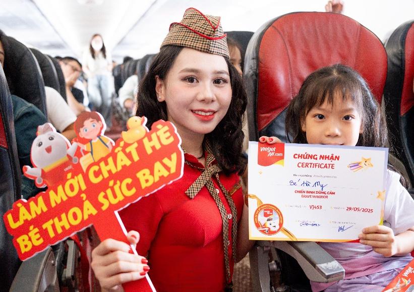 Trải nghiệm đặc biệt Vietjet dành tặng các thiên thần nhỏ dịp Quốc tế thiếu nhi 1/6- Ảnh 2.
