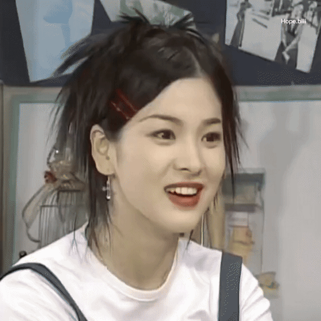 Song Hye Kyo một thời là "sách mẫu" Y2K, loạt khoảnh khắc huyền thoại sau hơn 20 năm vẫn hot- Ảnh 11.