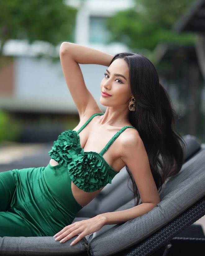 Tân Miss World 2025 từng “đốt cháy” Miss Universe với loạt váy hở bạo, body nuột đến từng centimet- Ảnh 14. Tân Miss World 2025 từng “đốt cháy” Miss Universe với loạt váy hở bạo, body nuột đến từng centimet- Ảnh 14.