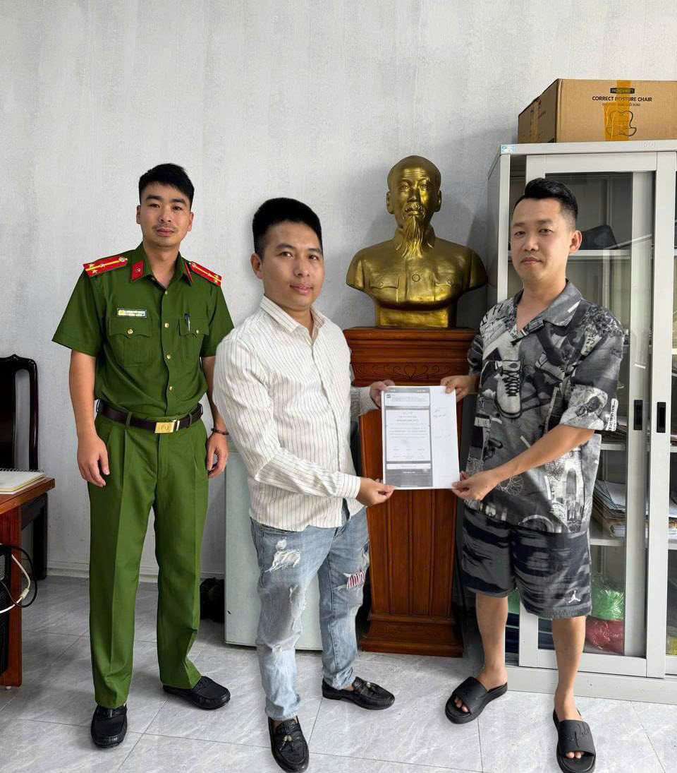 Quảng Ninh: Bất ngờ nhận được 2,8 tỷ đồng từ tài khoản ngân hàng người lạ mở tại VietinBank, người đàn ông lập tức báo công an- Ảnh 1.