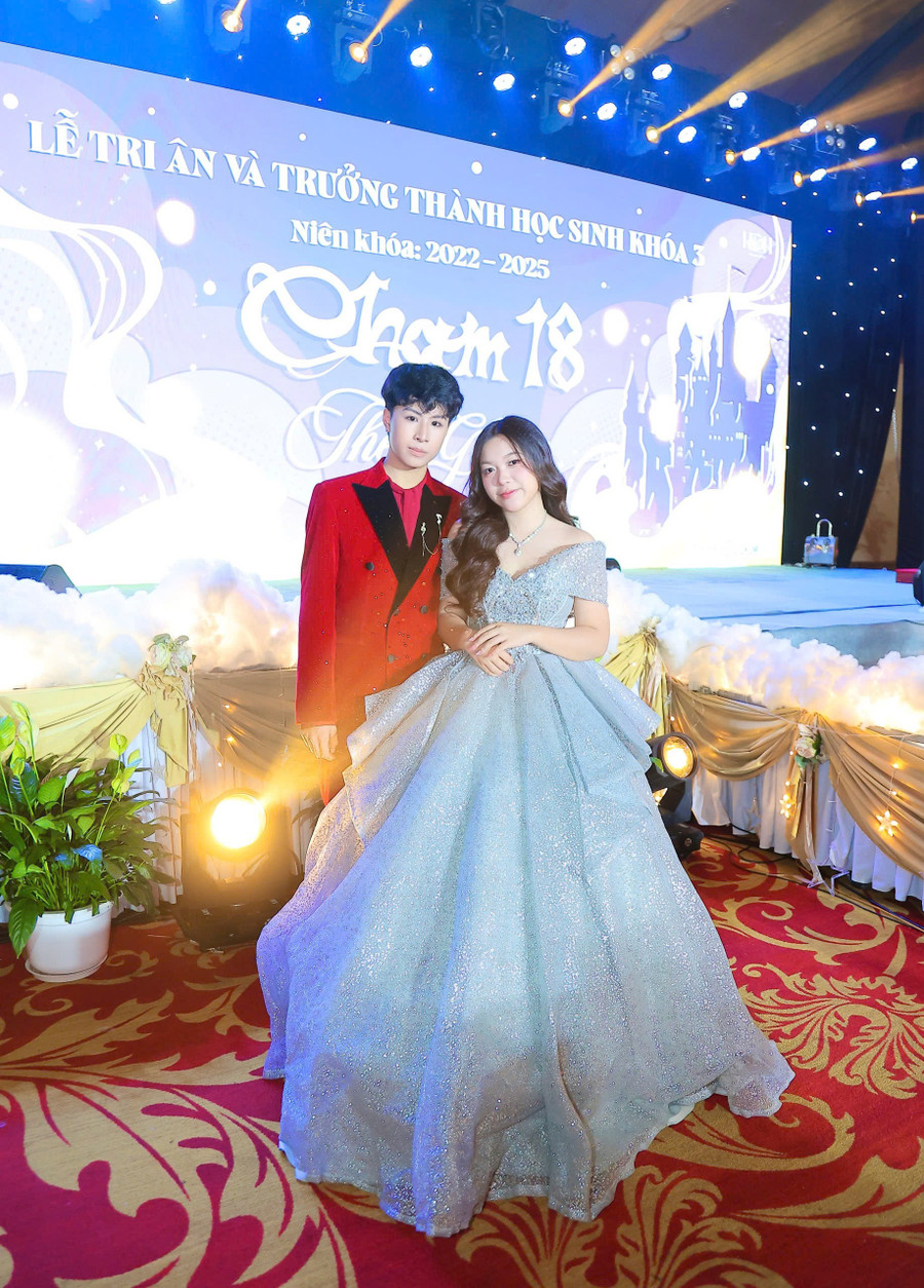 Xúc động lễ trưởng thành của học sinh THPT Chuyên KHXH&NV- Ảnh 3.