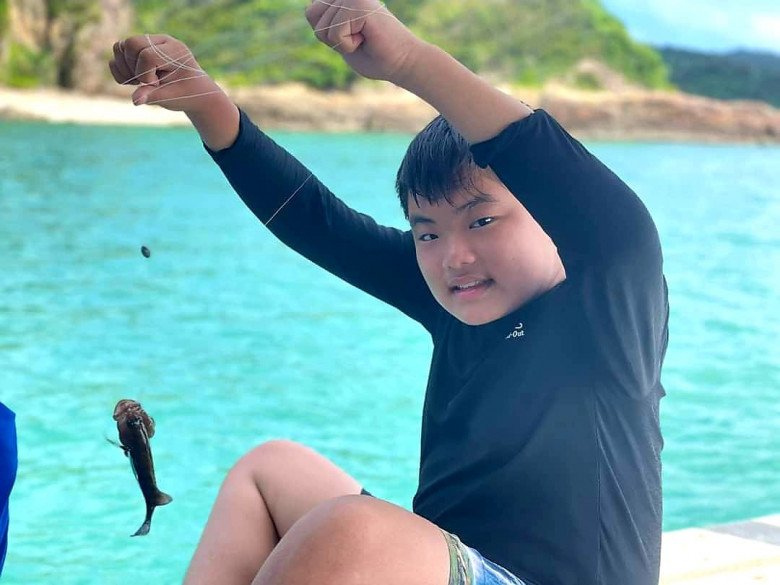 "Cây hài nhí" quốc dân Bi Béo cao lớn bất ngờ sau 10 năm, ca hát đóng kịch vẫn không hot bằng meme khai giảng!- Ảnh 9.