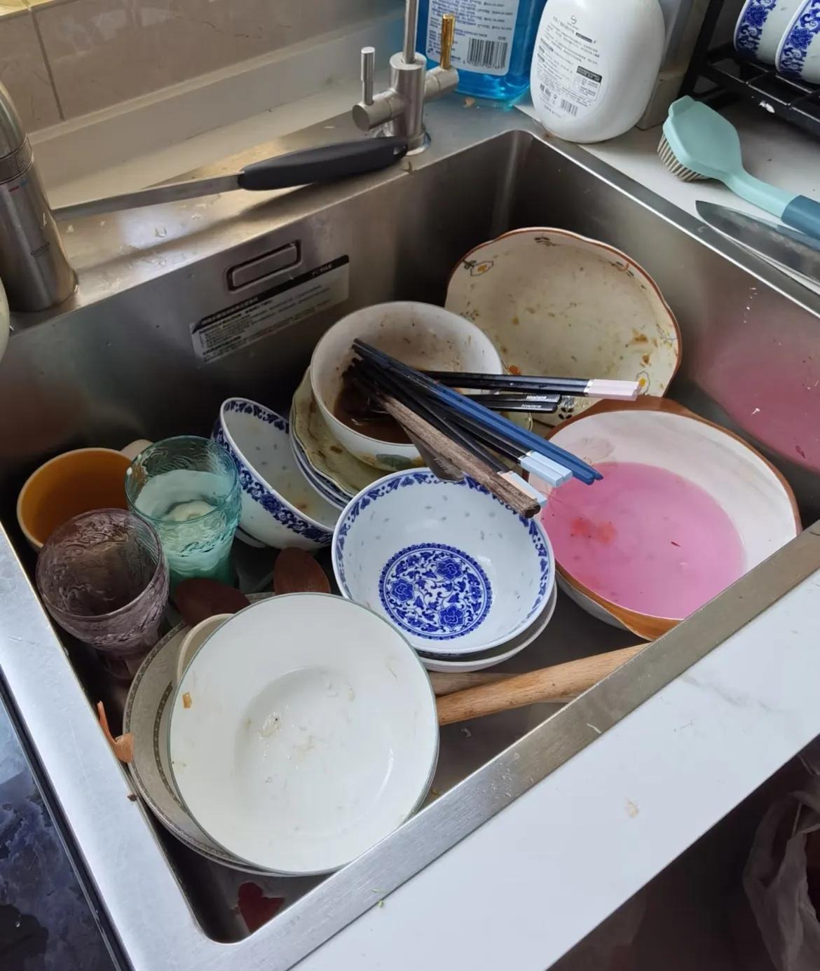 Nói với bố mẹ bạn: Đây là 5 thói quen rửa bát 