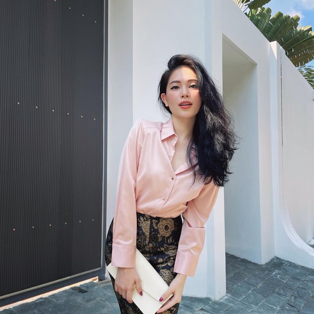Các nàng dâu hào môn diện chân váy dài quá xuất sắc: Phối đồ không hề cầu kỳ nhưng vẫn bùng nổ vẻ sang trọng- Ảnh 9.