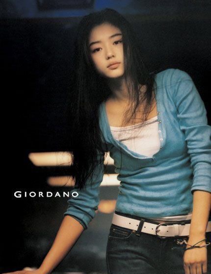 Gọi Jeon Ji Hyun là “huyền thoại Y2K” vì mặc crop top với quần cạp trễ quá đỉnh, hơn 20 năm nhìn lại vẫn mê- Ảnh 11.