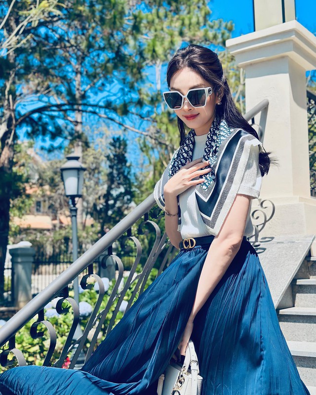 Các nàng dâu hào môn diện chân váy dài quá xuất sắc: Phối đồ không hề cầu kỳ nhưng vẫn bùng nổ vẻ sang trọng- Ảnh 8.