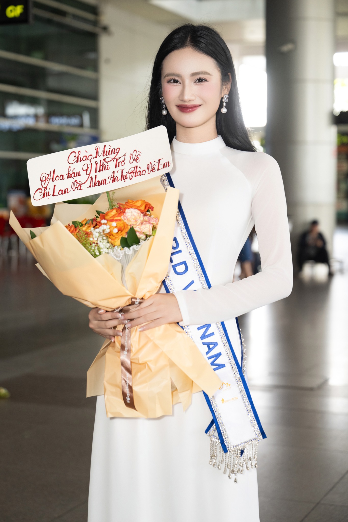 Hoa hậu Ý Nhi bất ngờ thông báo nóng về mối quan hệ hiện tại với bạn trai Anh Kiệt!- Ảnh 4. Hoa hậu Ý Nhi bất ngờ thông báo nóng về mối quan hệ hiện tại với bạn trai Anh Kiệt!- Ảnh 4.