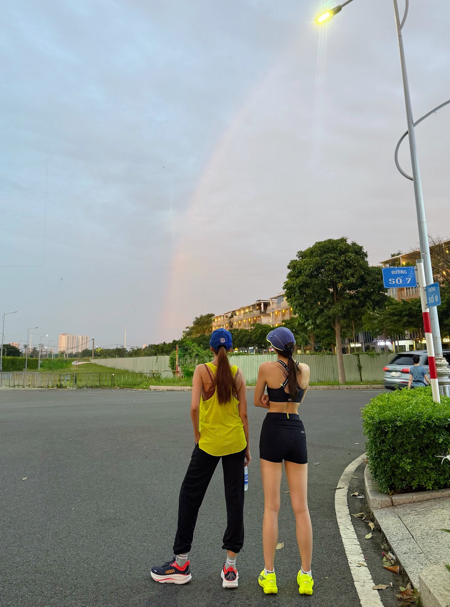 Sau Trấn Thành đến Thanh Hằng dính “kiếp nạn” chạy bộ của Kỳ Duyên, vóc dáng nét căng, đôi chân dài 1,12m mới gây sốt- Ảnh 2.